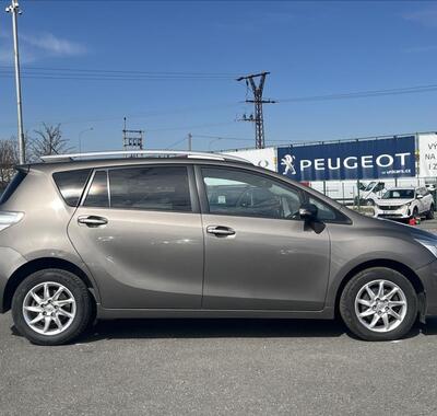 Toyota Verso 4