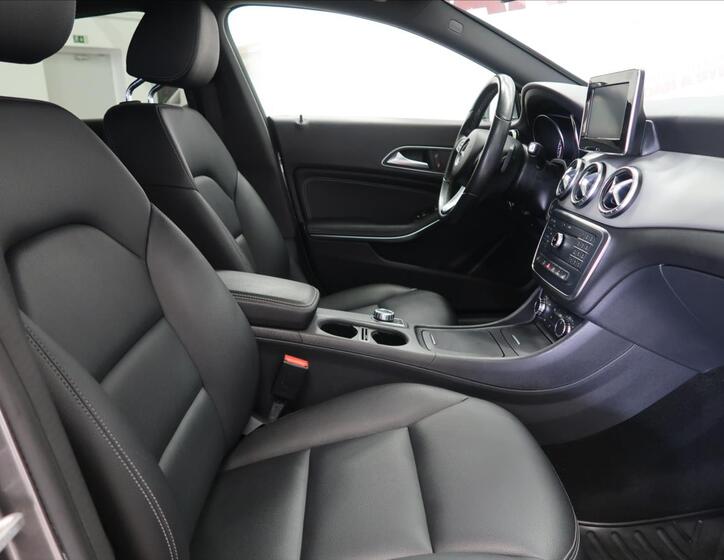 Mercedes-Benz CLA 12