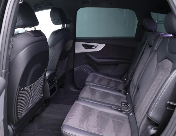 Audi Q7 14