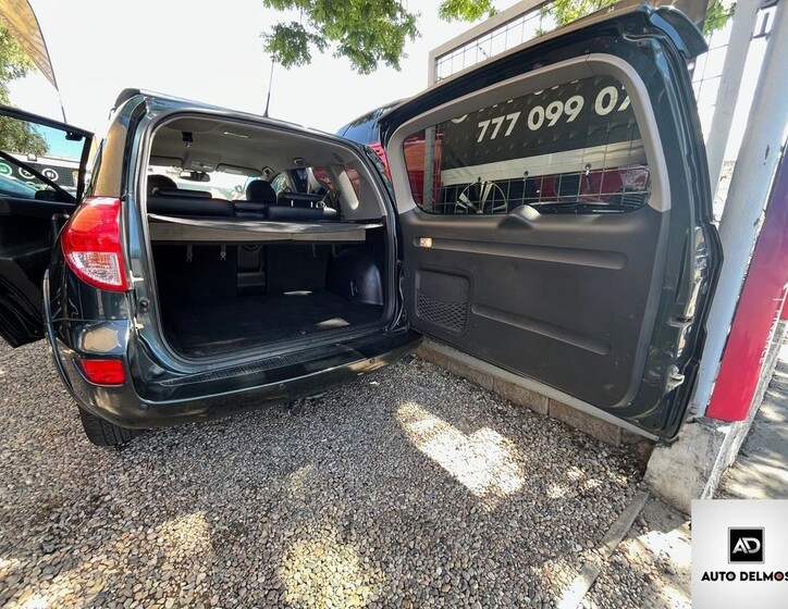 Toyota RAV4 8