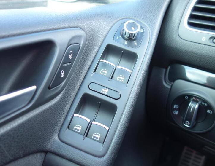 Volkswagen Golf 32