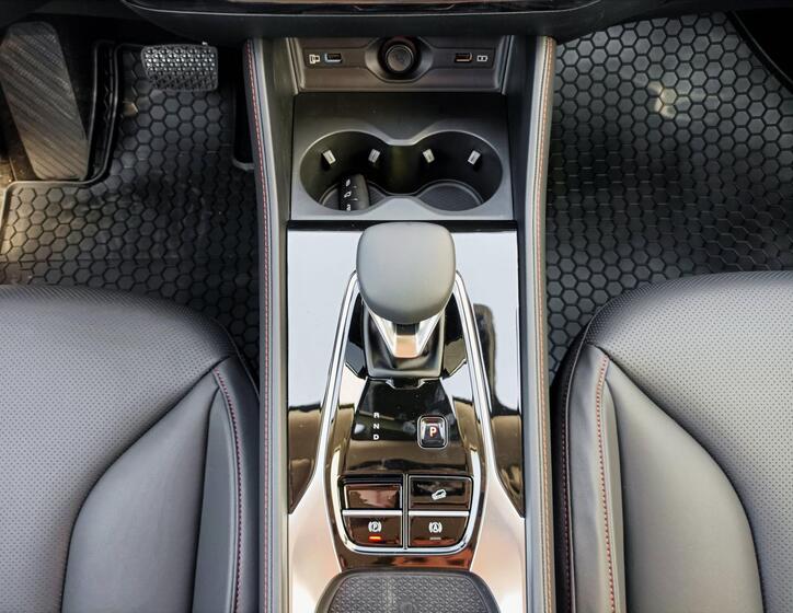 MG HS 10
