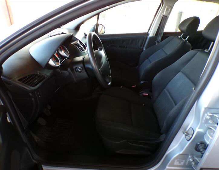 Peugeot 207 11