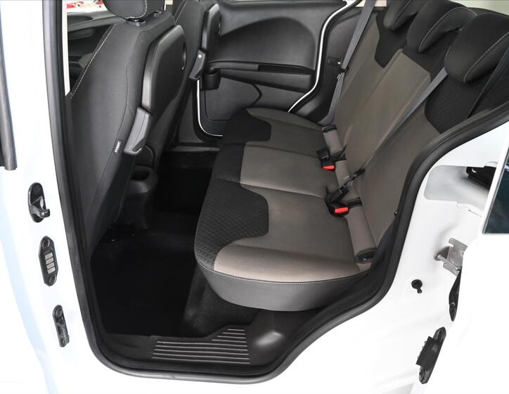Ford Tourneo Courier 10