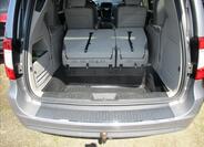 Chrysler Town & Country 32