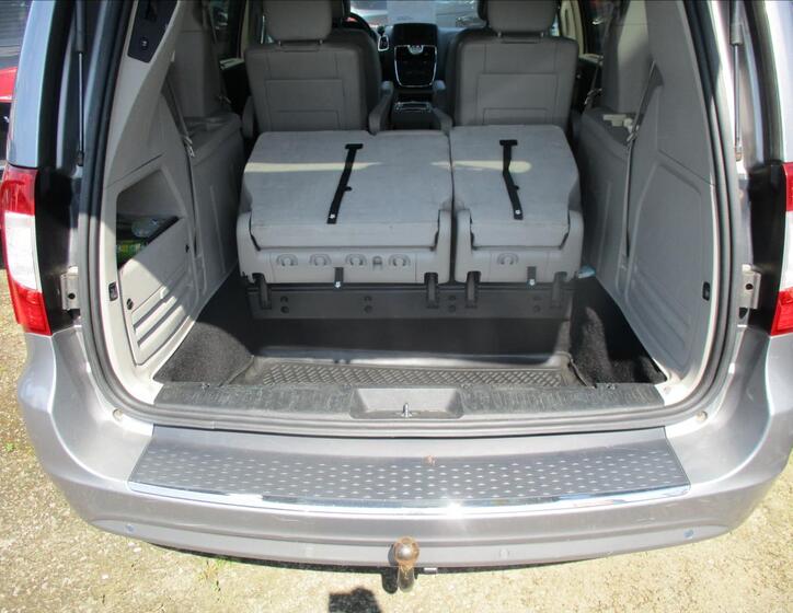 Chrysler Town & Country 32