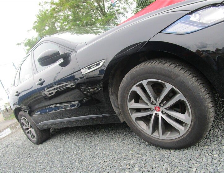 Jaguar F-Pace 7