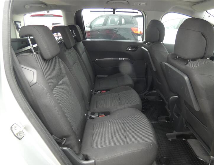 Peugeot 5008 12