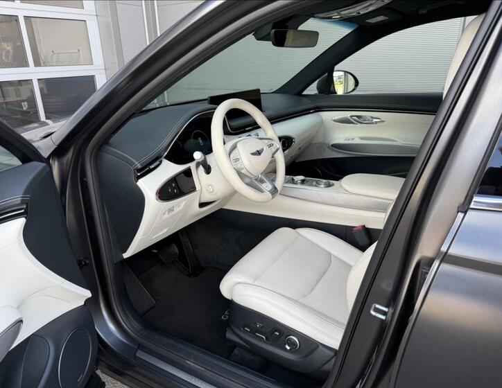 Hyundai Genesis 7
