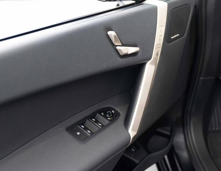 BMW iX 18