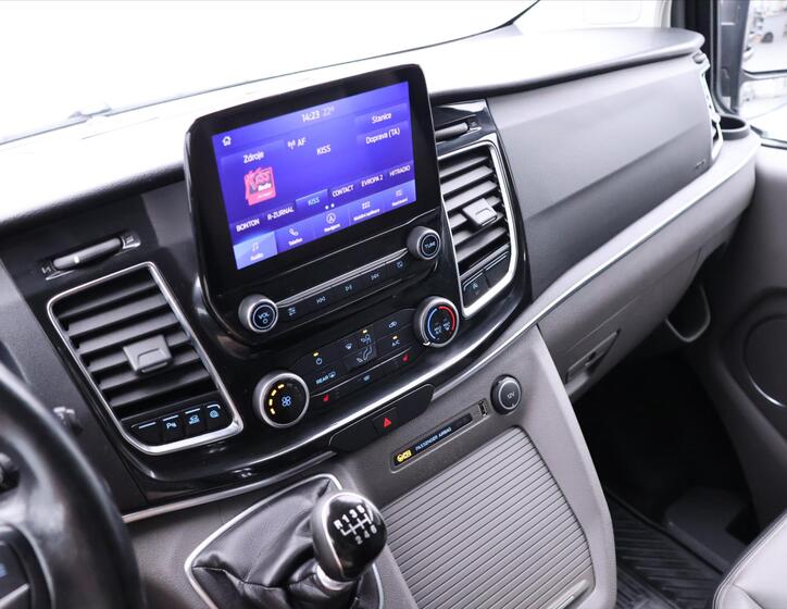 Ford Tourneo Custom 24
