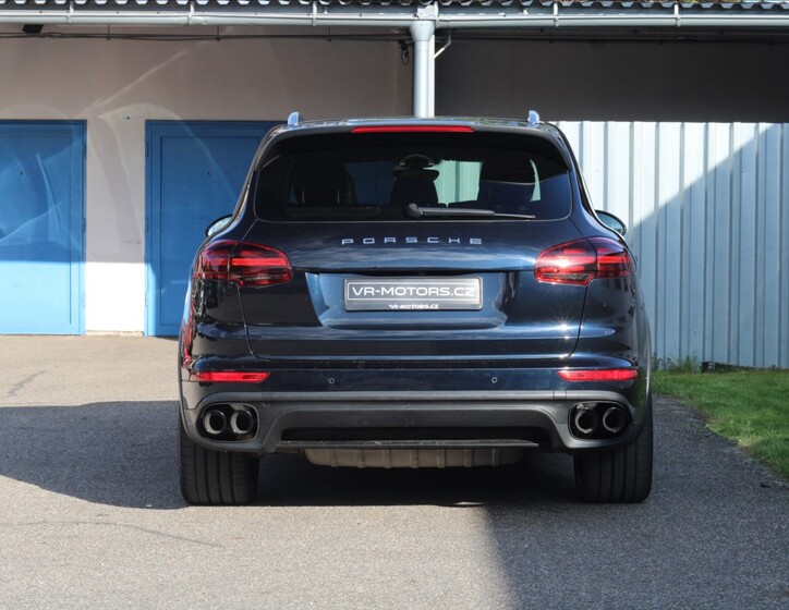 Porsche Cayenne 8