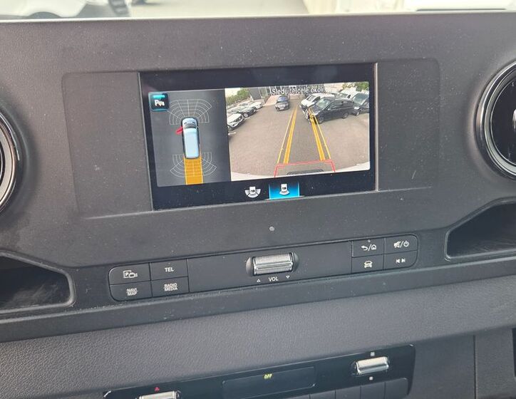 Mercedes-Benz Sprinter 11