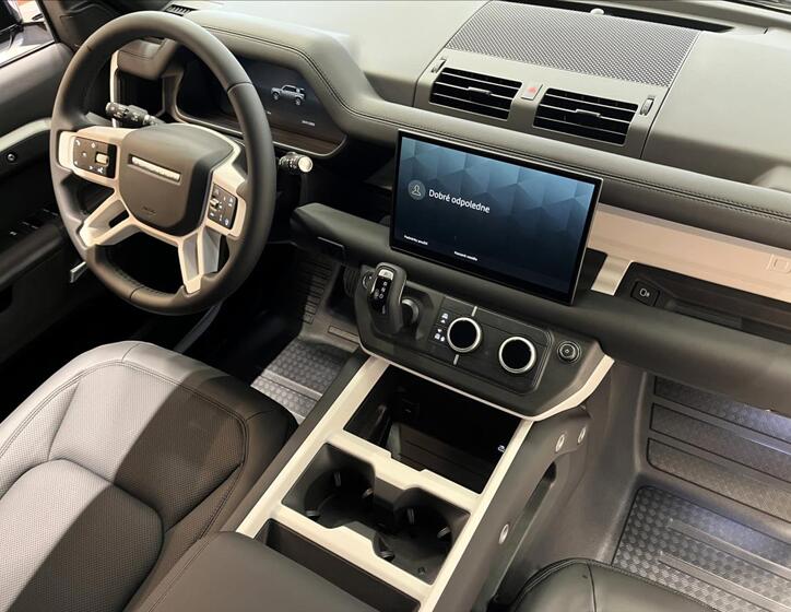 Land Rover Defender 31
