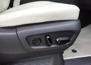 Lexus LM 350h 48