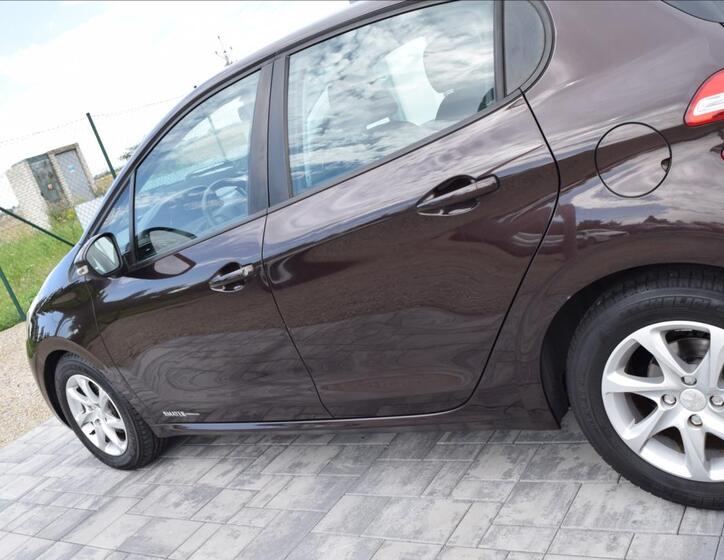 Peugeot 208 11