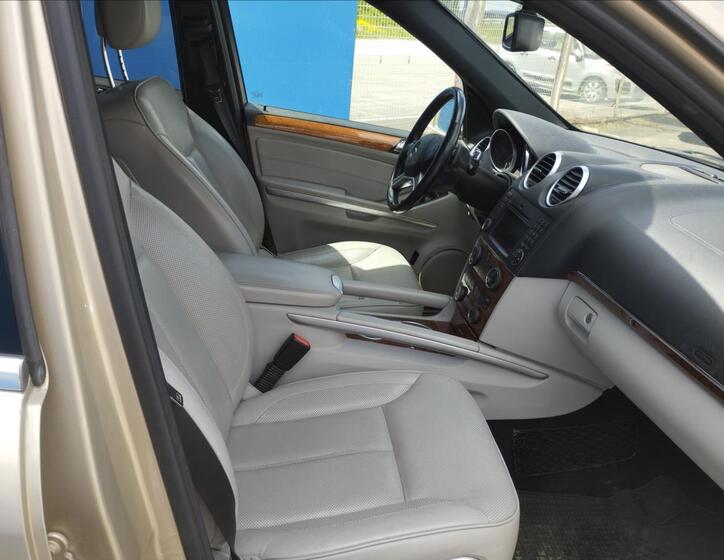 Mercedes-Benz GL 8