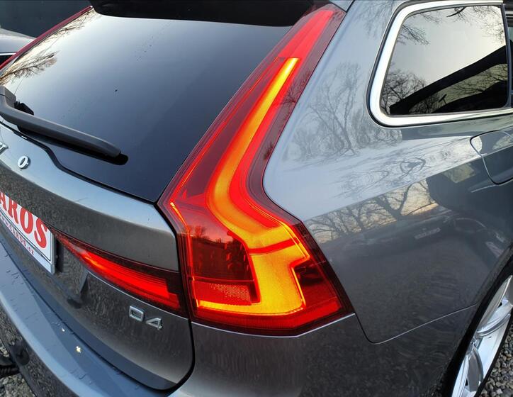 Volvo V90 43