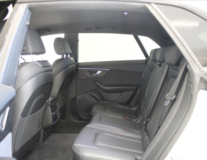 Audi Q8 7