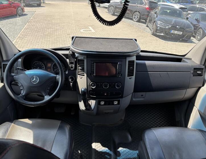 Mercedes-Benz Sprinter 9