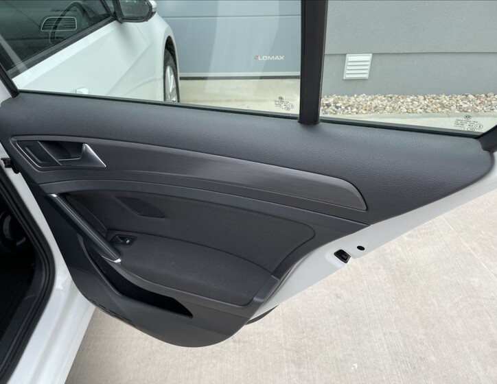 Volkswagen Golf 21