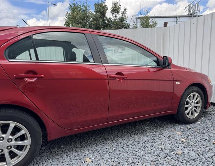 Mitsubishi Lancer 17
