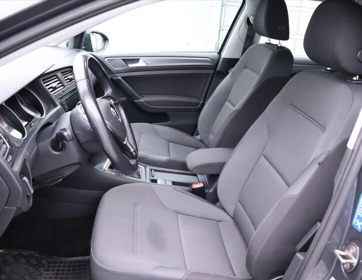Volkswagen Golf 12
