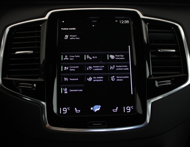 Volvo XC90 12