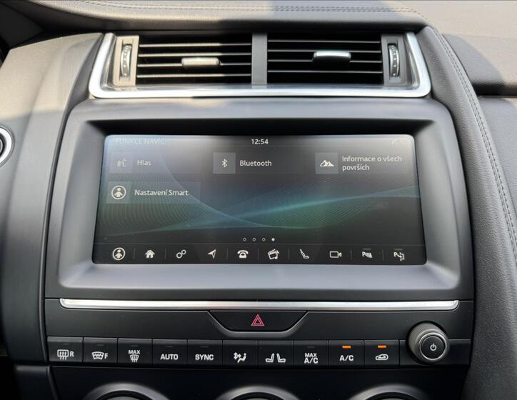 Jaguar E-Pace 15