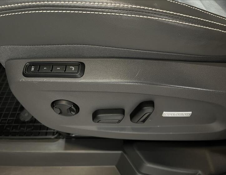 Volkswagen Multivan 25