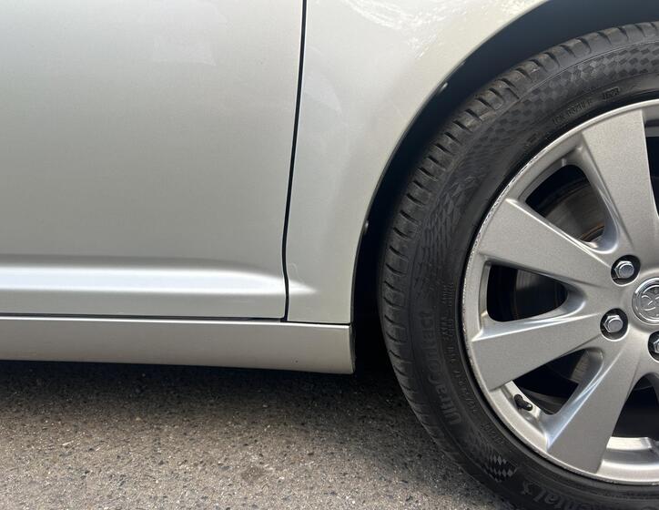 Toyota Avensis 28