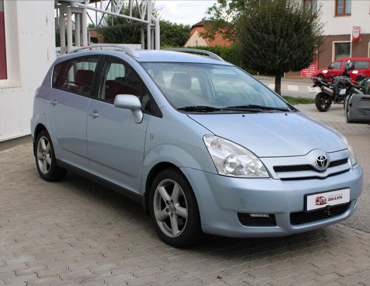 Toyota Corolla Verso 2