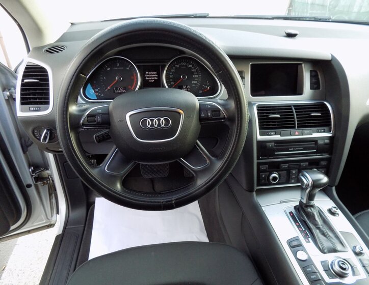 Audi Q7 24