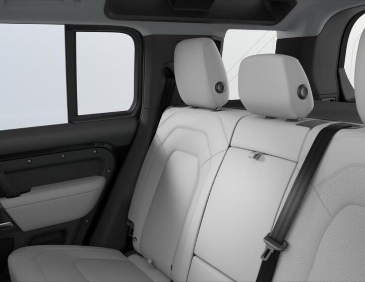 Land Rover Defender 8