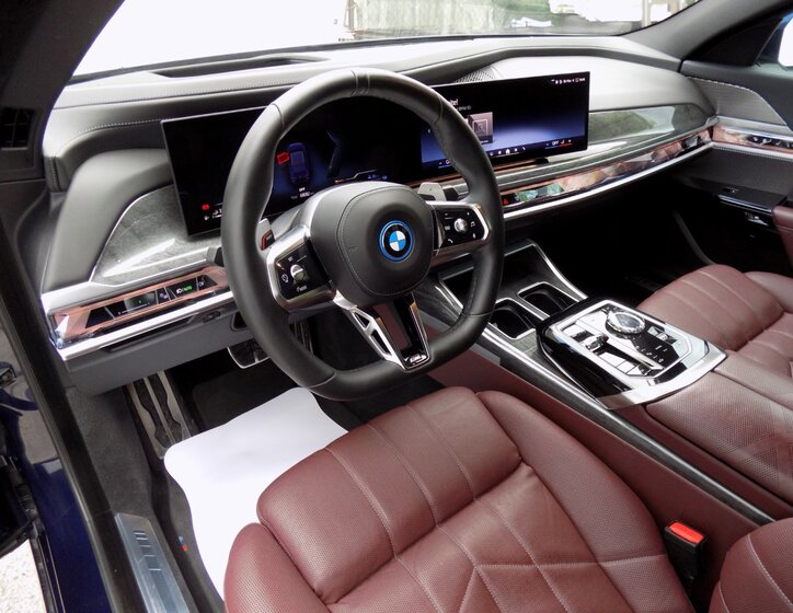 BMW Řada 7 13