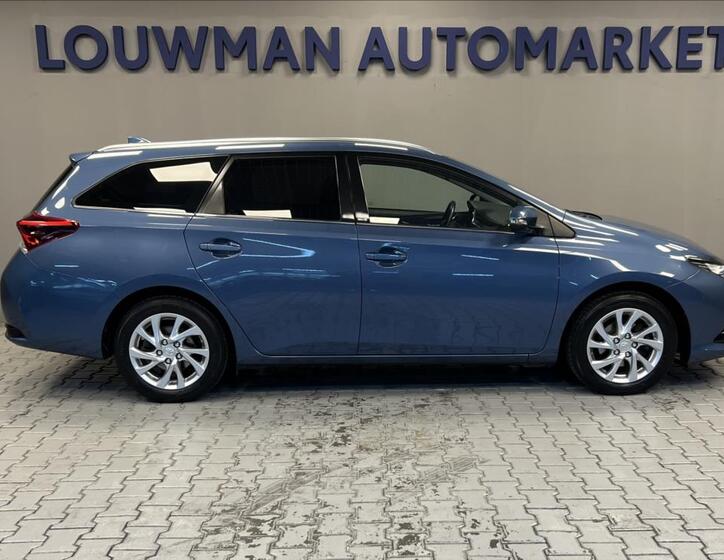 Toyota Auris 16