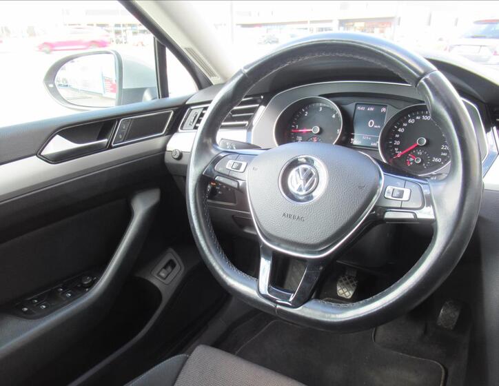 Volkswagen Passat 12