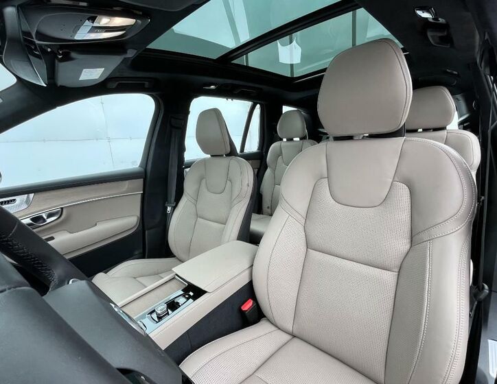 Volvo XC90 11