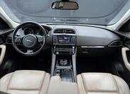 Jaguar F-Pace 14