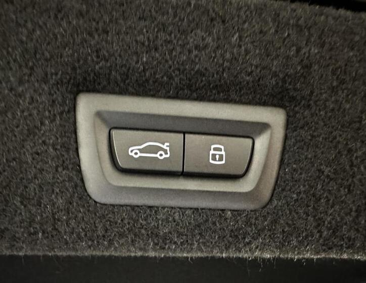 BMW i7 19