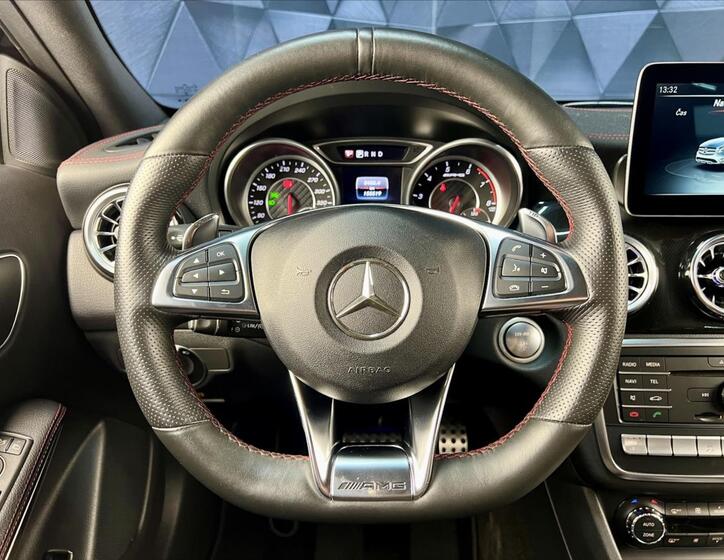 Mercedes-Benz GLA 13
