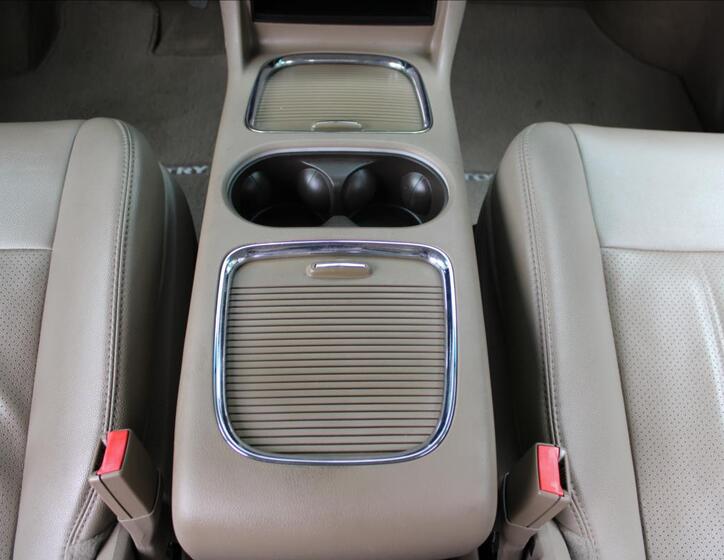 Chrysler Town & Country 28