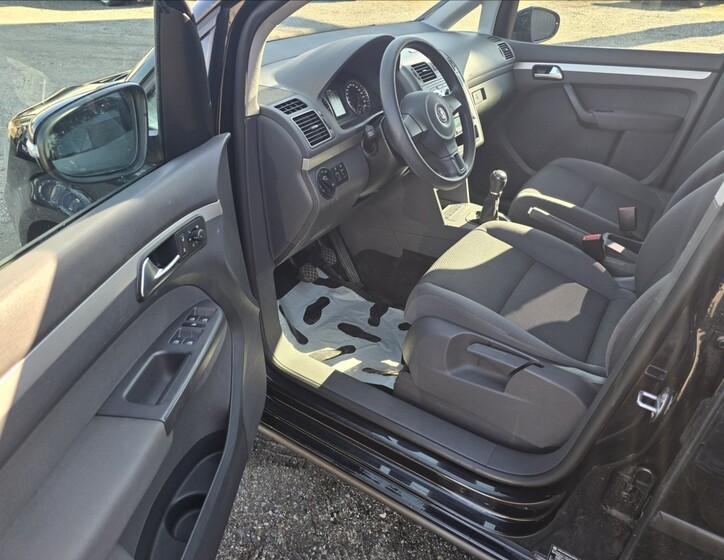 Volkswagen Touran 8