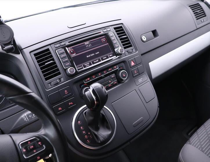 Volkswagen Multivan 17