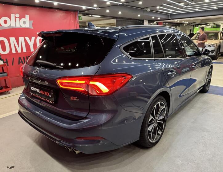 Ford Focus 9