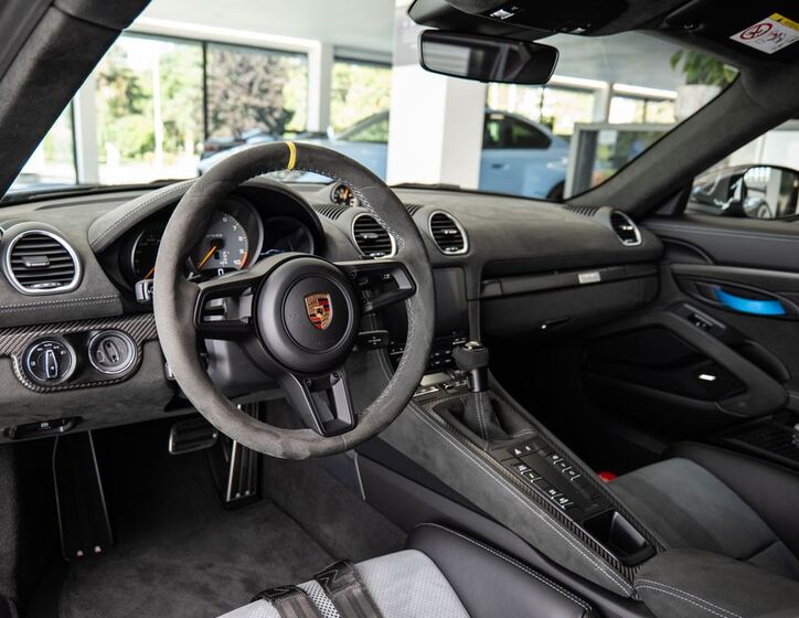 Porsche Cayman 5