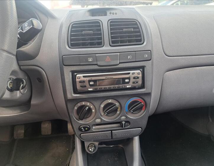 Hyundai Accent 16