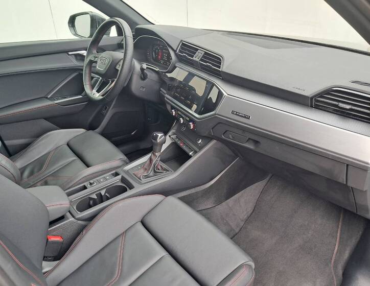 Audi Q3 21