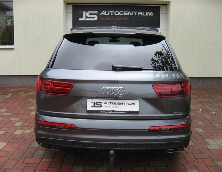 Audi Q7 8