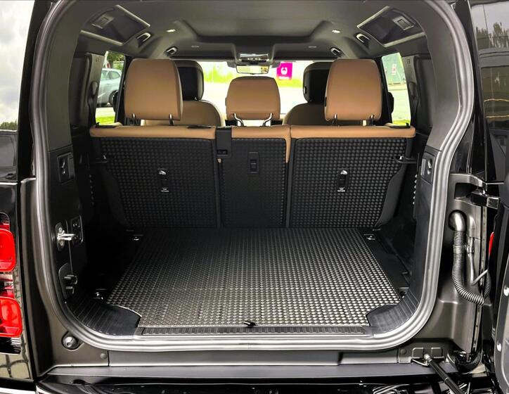 Land Rover Defender 5
